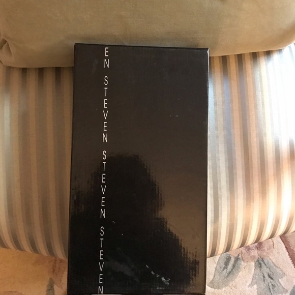 Steve Madden ‘Yes Please’ fabric and pearl slides. Size 8. NWT - Picture 6 of 15